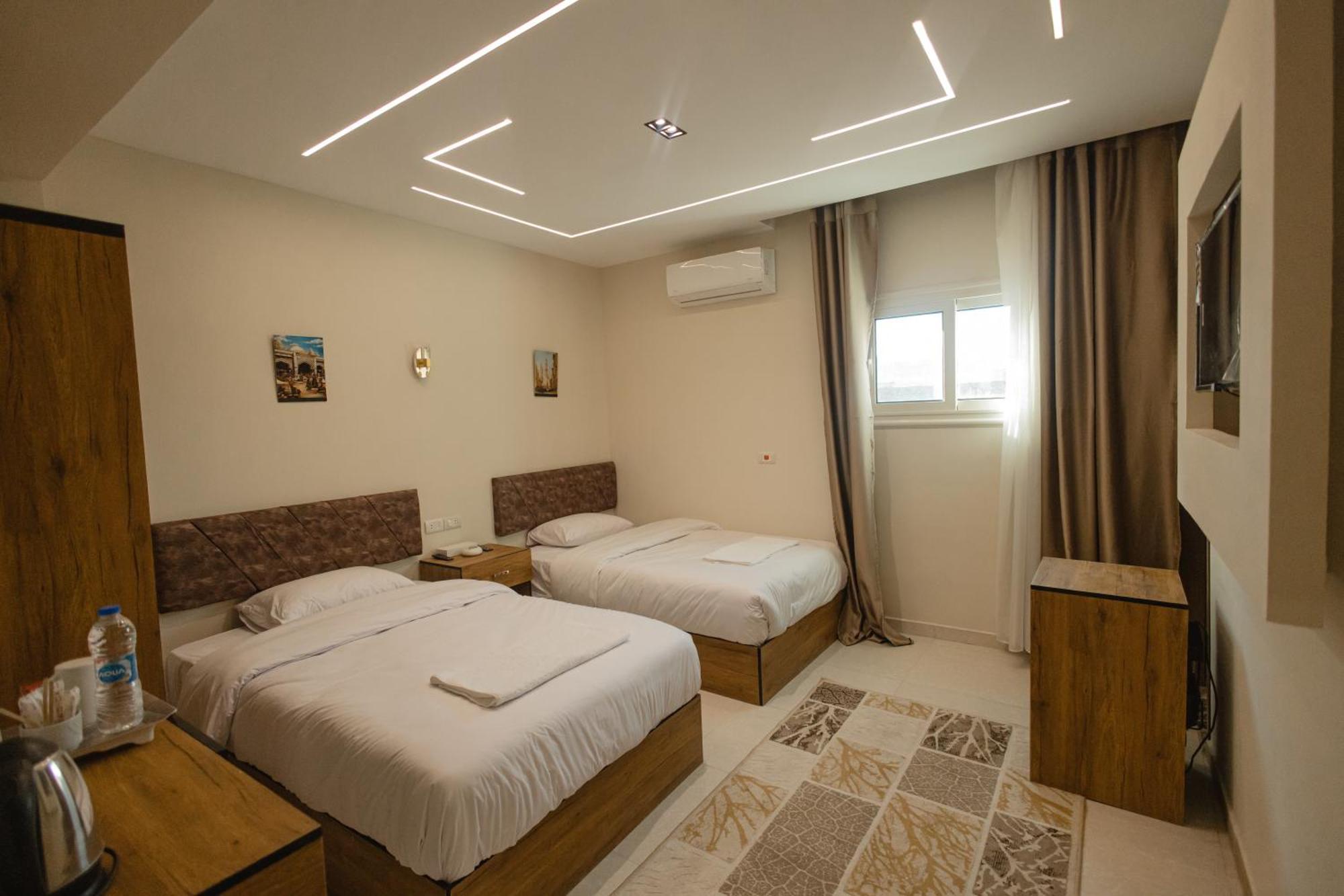 The View Pyramids Hotel Kafrat al Jabal Exterior photo