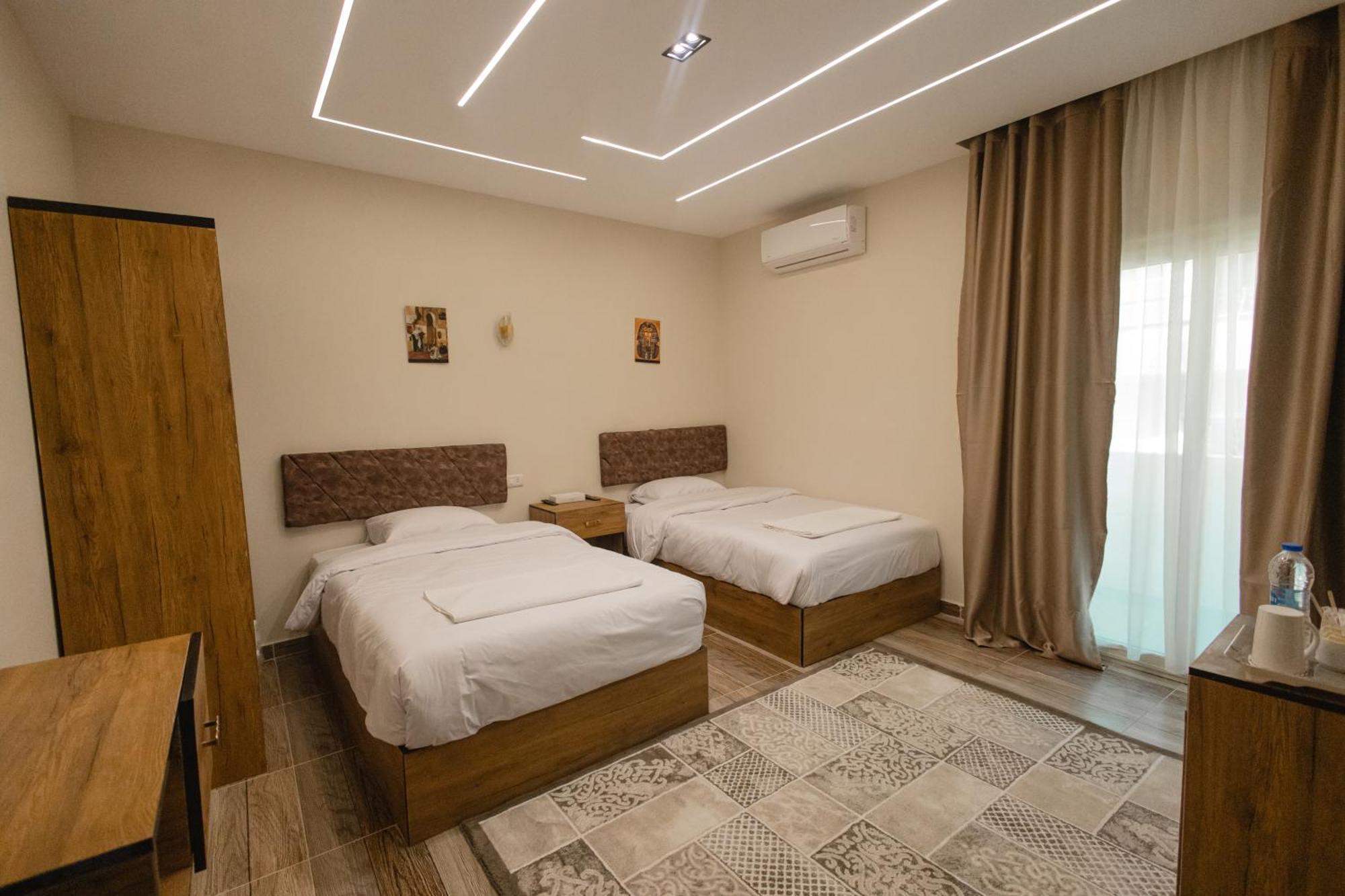 The View Pyramids Hotel Kafrat al Jabal Exterior photo